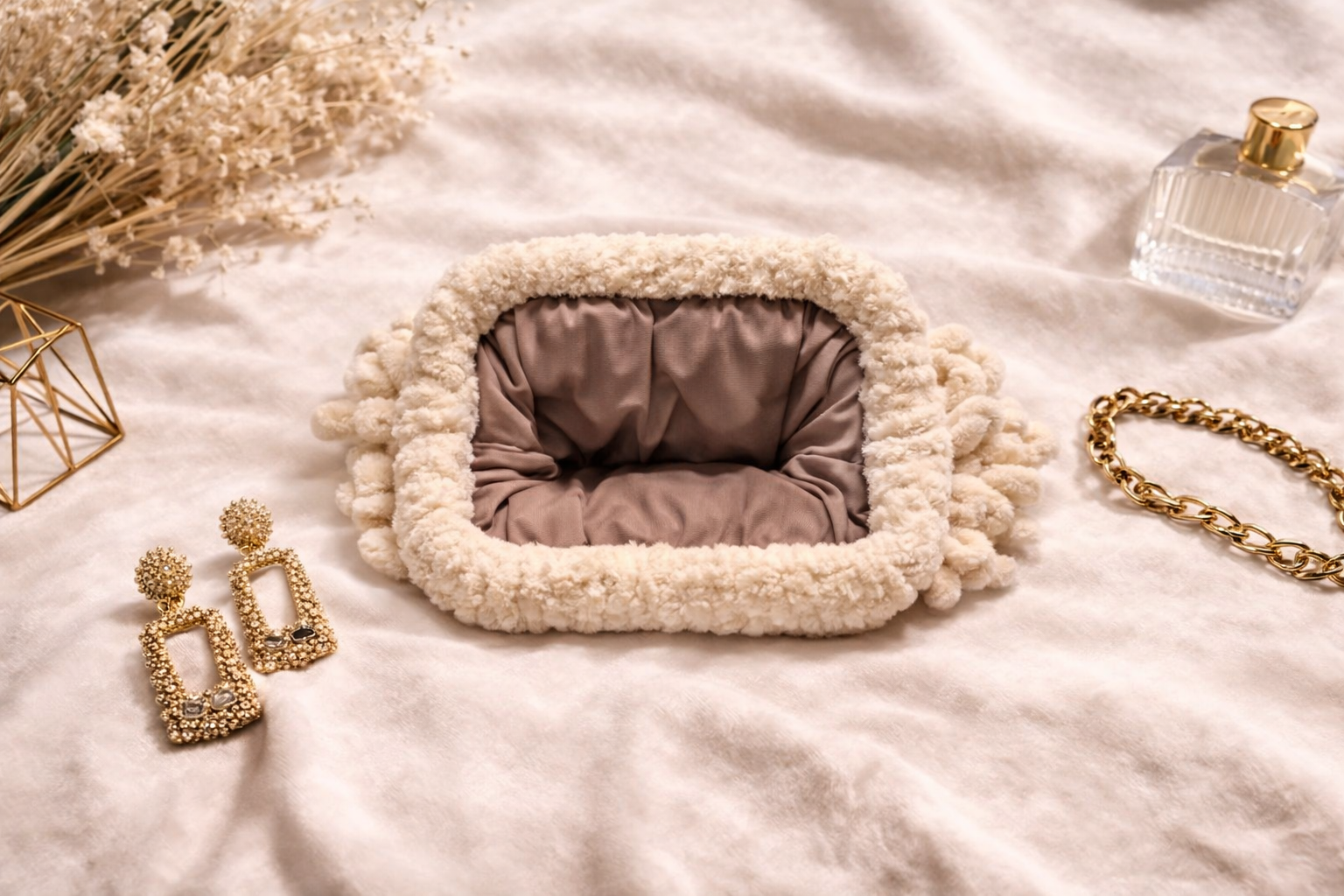 Freya Moonmilk Clutch