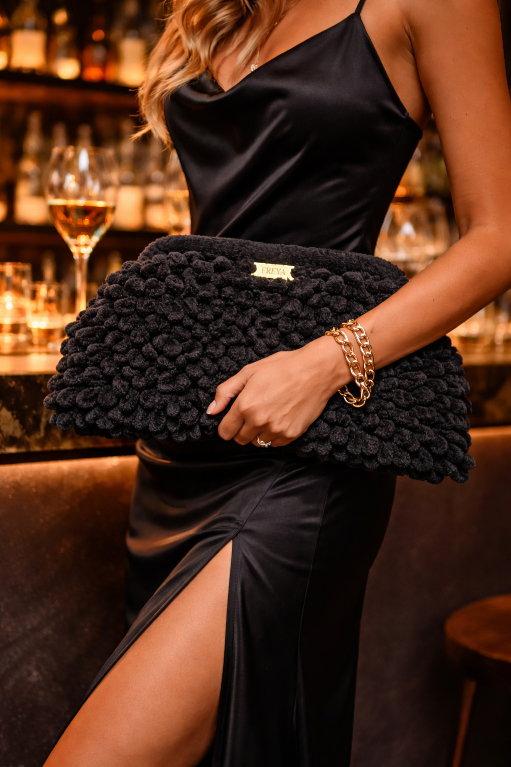 Freya Noir Wild Clutch