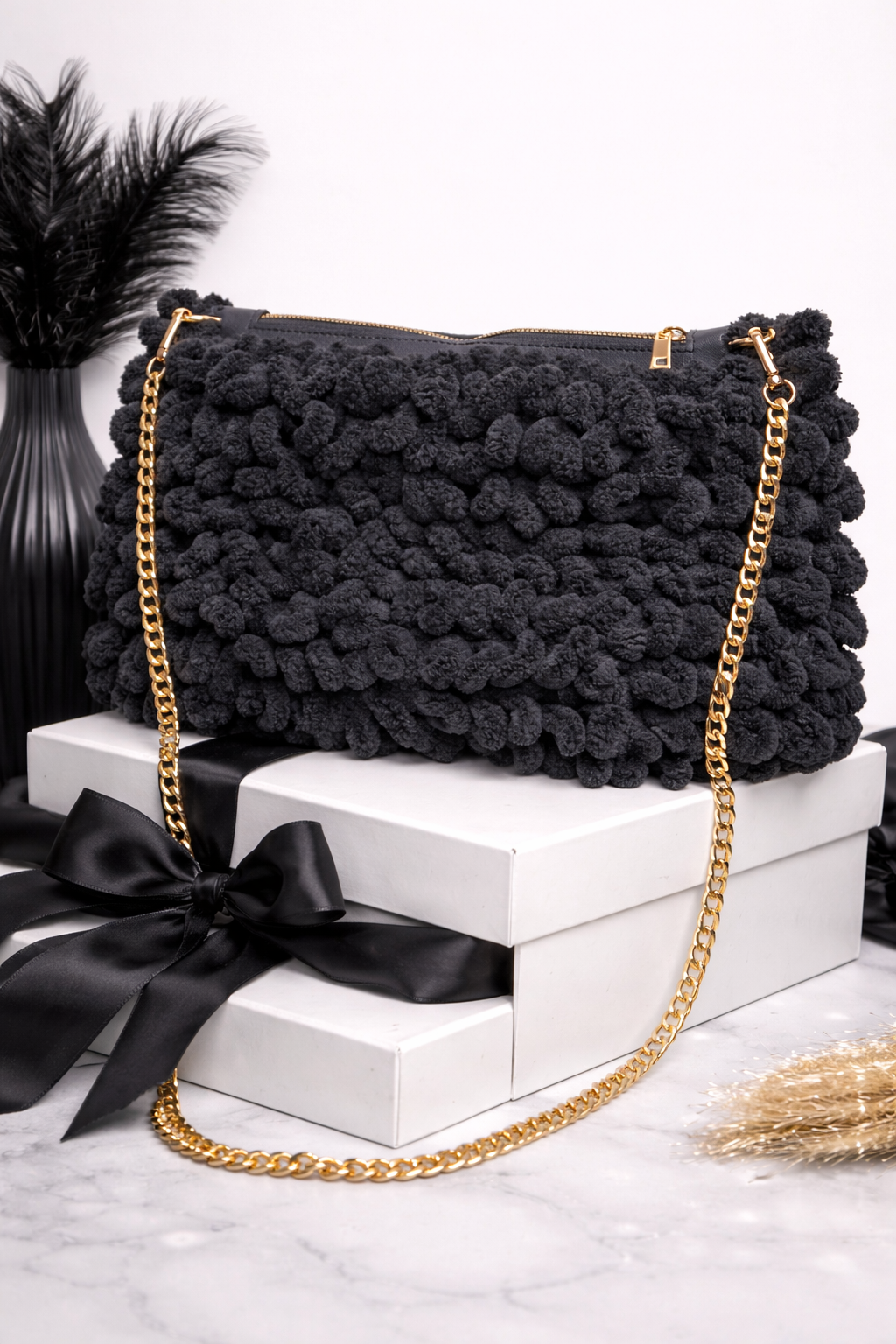 Puffy Amelia Noir Fluff Bag