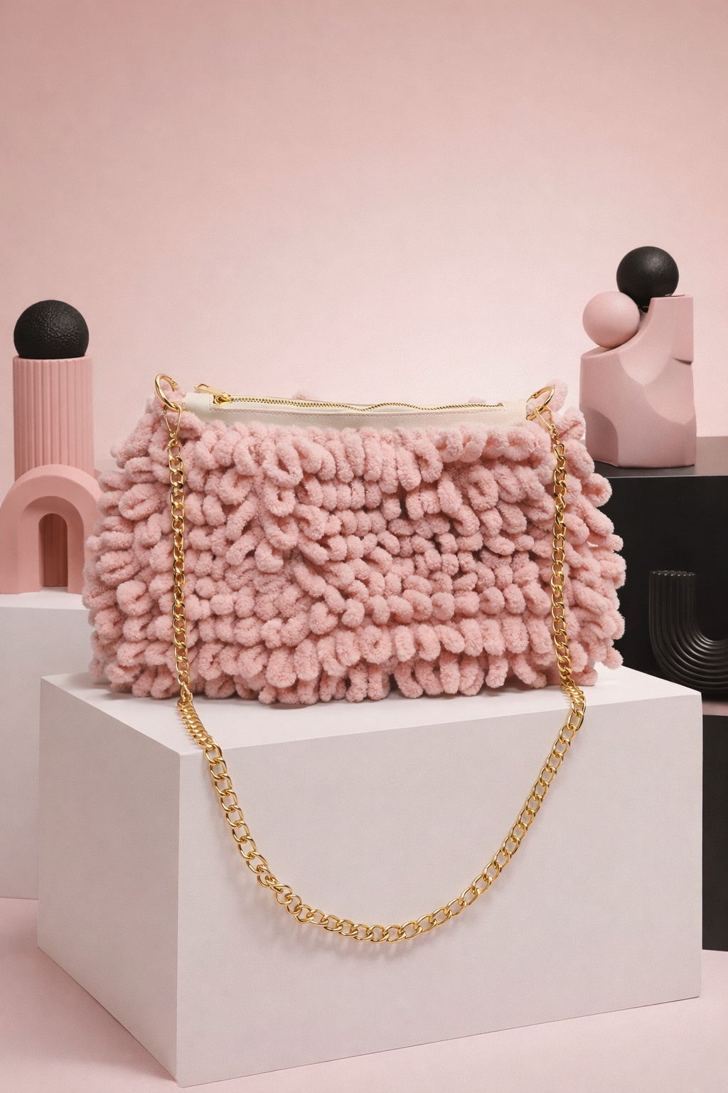 Amelia Blush Statement Bag – Ροζ που δεν περνά απαρατήρητο