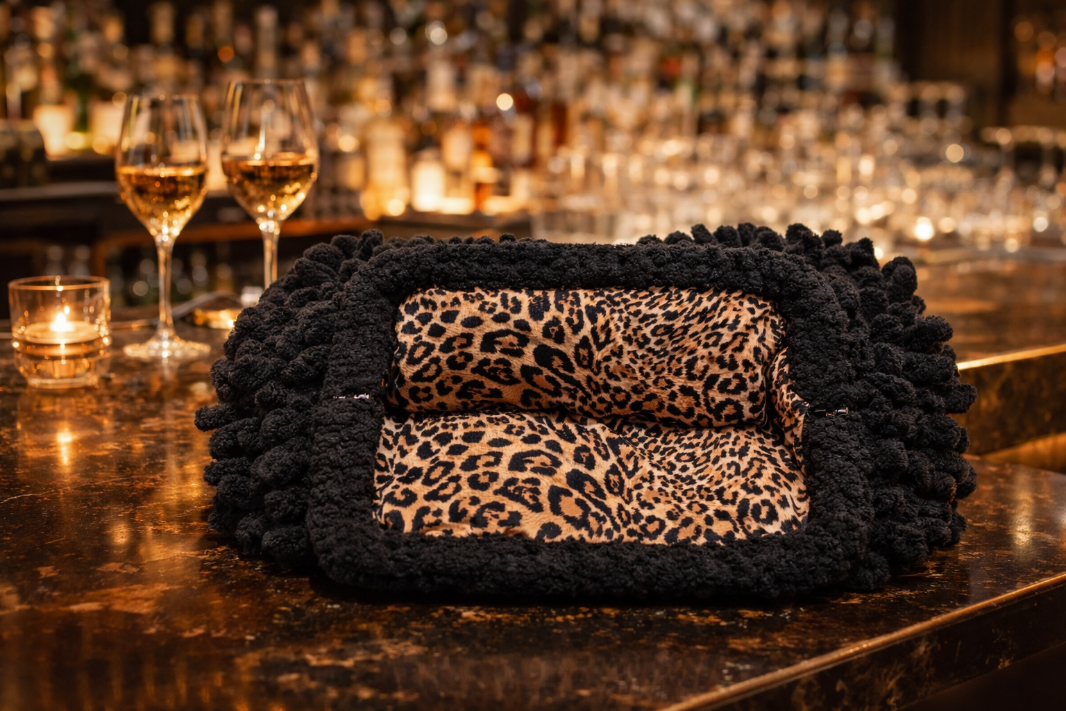 Freya Noir Wild Clutch