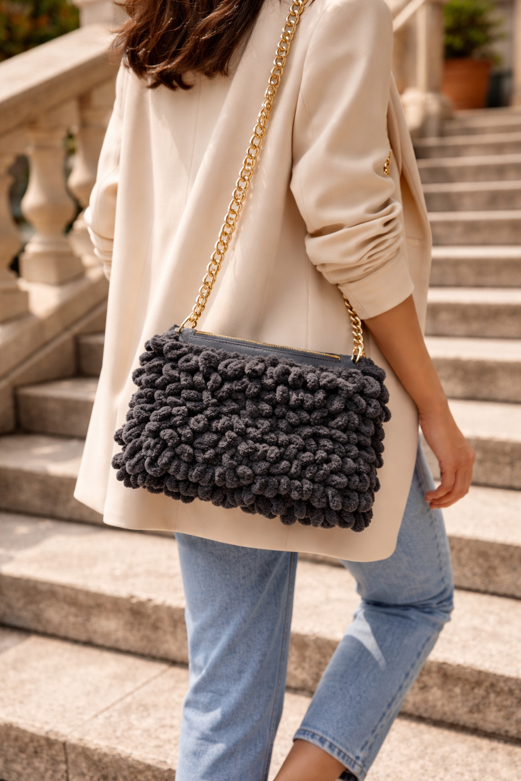 Puffy Amelia Noir Fluff Bag