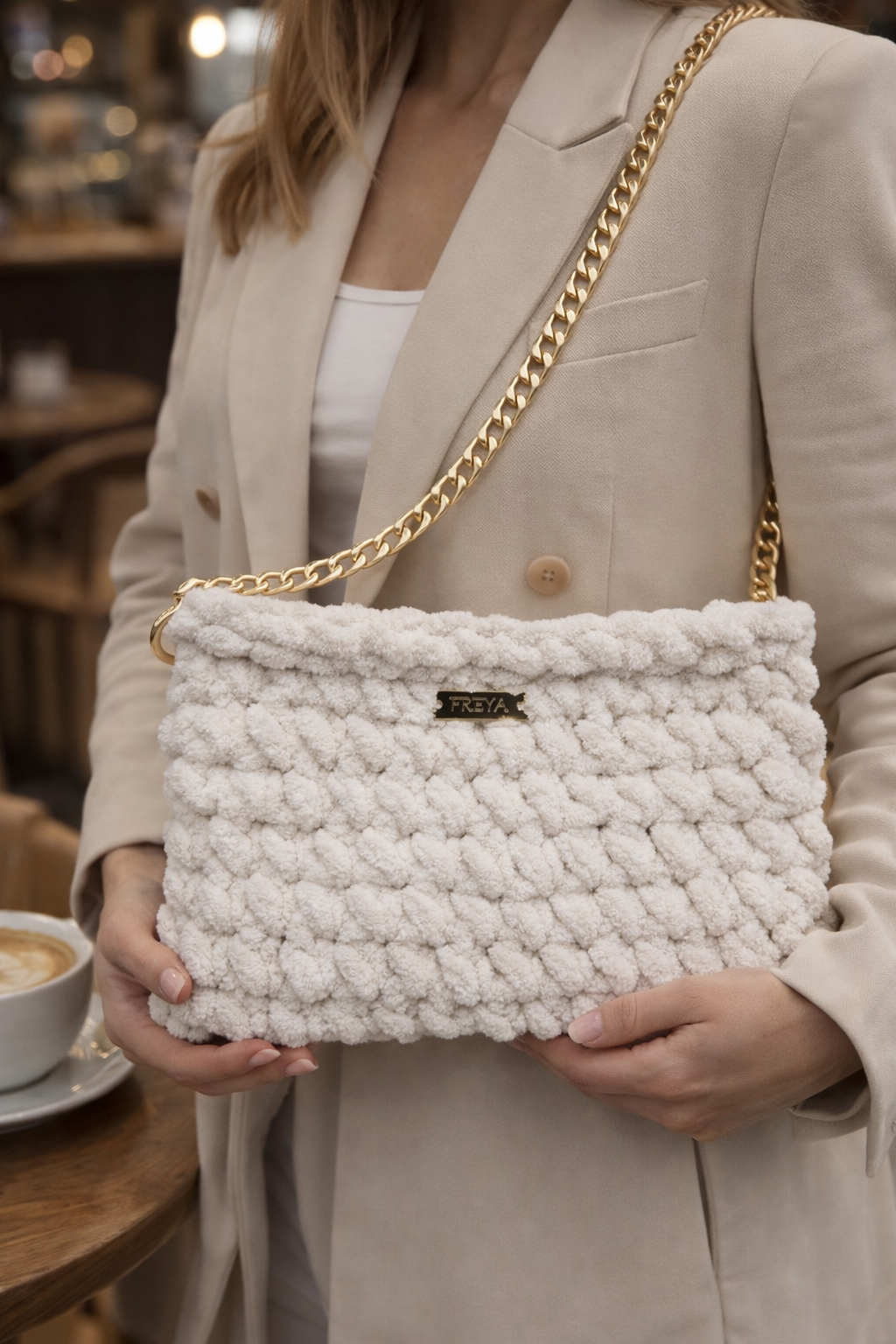 Ivory Sensy Glow Bag – Η κομψότητα στην πιο φωτεινή της εκδοχή